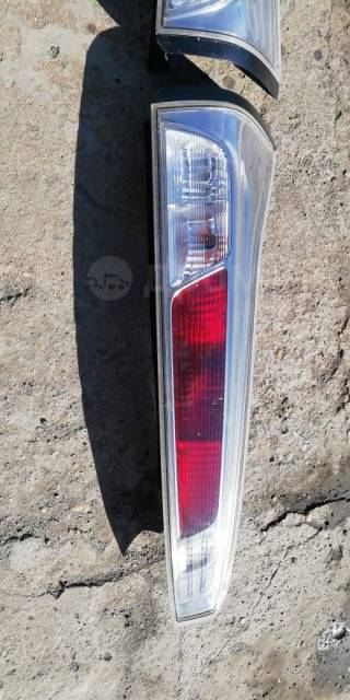 Стоп сигнал L Nissan Serena C26