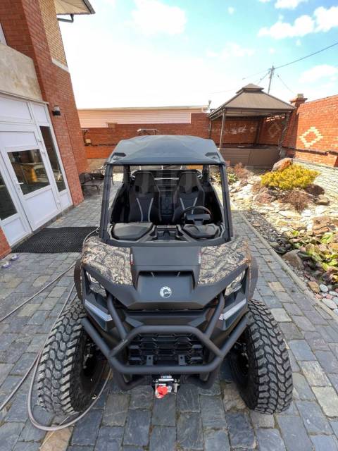 BRP Can-Am Commander 1000 XT. ,  \,   