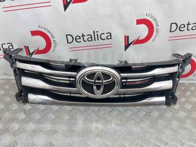 Решетка радиатора Toyota Fortuner (2015-н.в.) купить в Москве, цена 3 200 руб. О