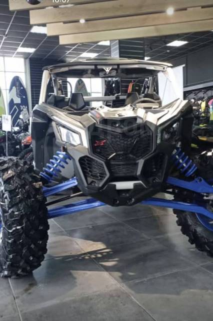 BRP Can-Am Maverick X RS Turbo RR. ,  \,   