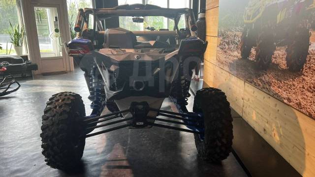 BRP Can-Am Maverick X RS Turbo RR SS. ,  \,   