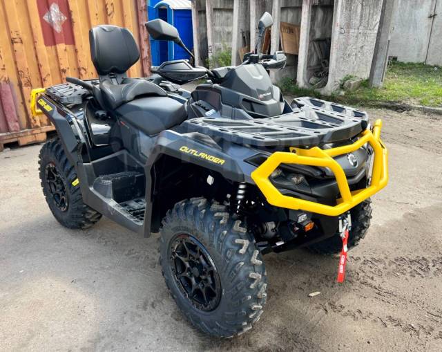 BRP Can-Am Outlander Max 1000. ,  \,   