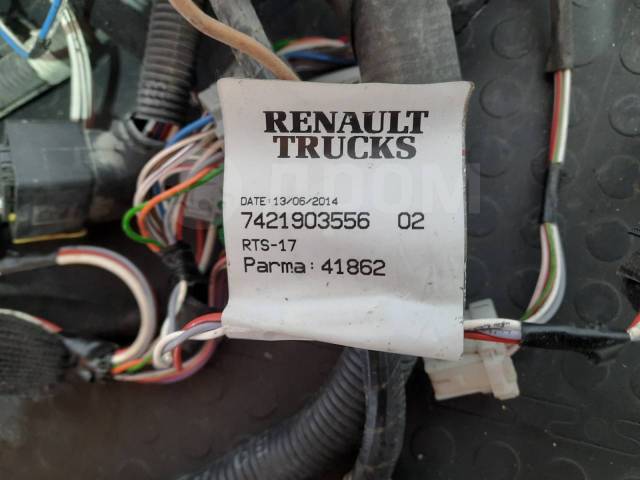   Renault T-Series 7421817382,7421903556 7421817382  