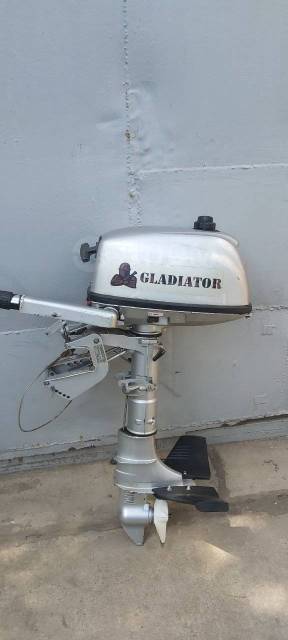 Gladiator. 5,00.., 2-, ,  S (381 ), 2013  