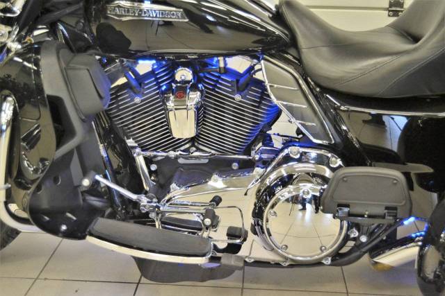 Harley-Davidson Tri Glide Ultra FLHTCUTG. 1 801. ., , ,   