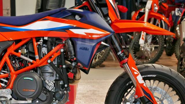 KTM 690 SMC-R. 690. ., , ,   