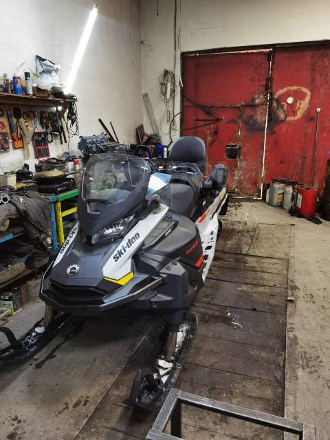 BRP Ski-Doo Skandic Sport. ,  ,   