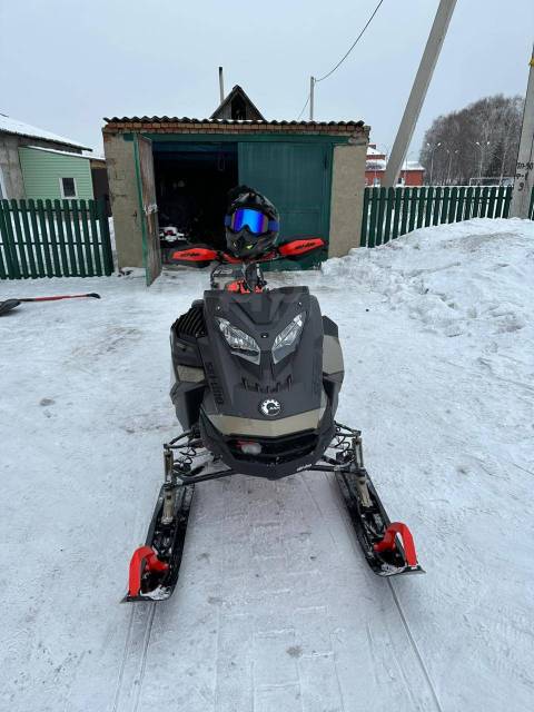 BRP Ski-Doo Summit. ,  ,   