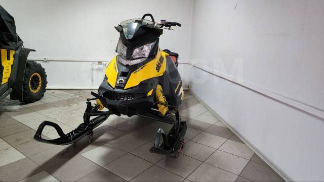 BRP Ski-Doo Summit. ,  ,   