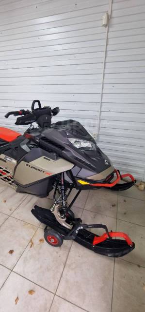 BRP Ski-Doo Summit X with Expert Package. ,  ,   