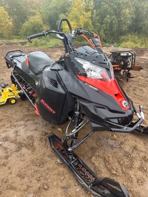 BRP Ski-Doo Summit. ,  ,   