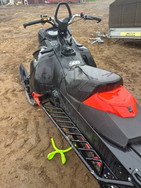 BRP Ski-Doo Summit. ,  ,   