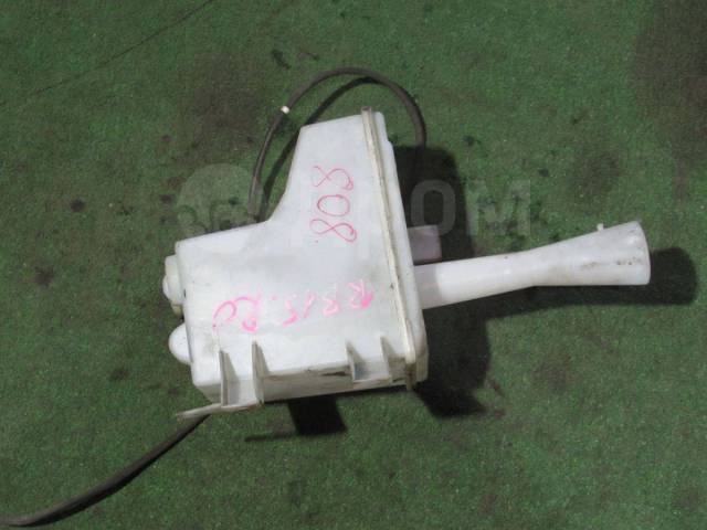 Windshield washer pump, how to get to it on Nissan Primera 2001 - 2007