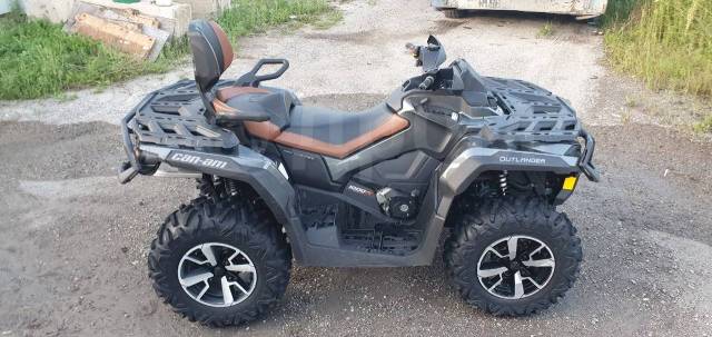 BRP Can-Am Outlander Max 1000R Limited. ,  \,   