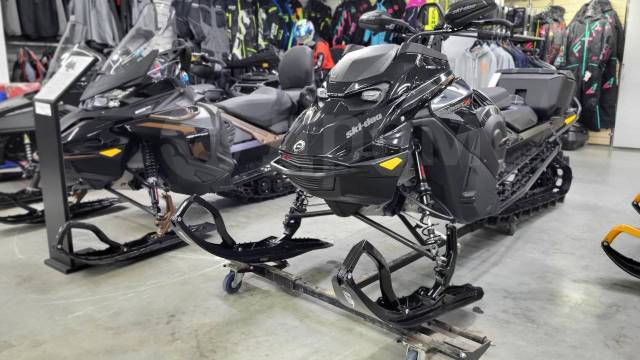 BRP Ski-Doo Summit X with Expert Package. ,  ,  .     