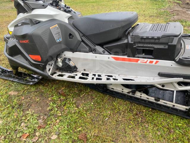 BRP Ski-Doo Skandic Sport. ,  ,   