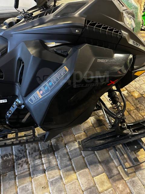 BRP Ski-Doo Summit X with Expert Package. ,  ,   