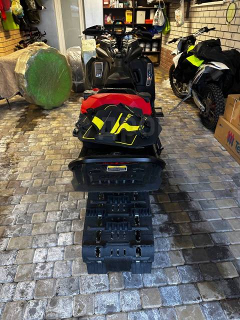 BRP Ski-Doo Summit X with Expert Package. ,  ,   