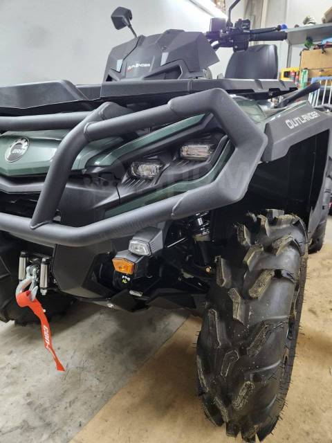 BRP Can-Am Outlander Max 570. ,  \,   