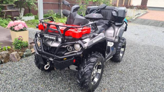 BRP Can-Am Outlander Max 800 XT. ,  \,   