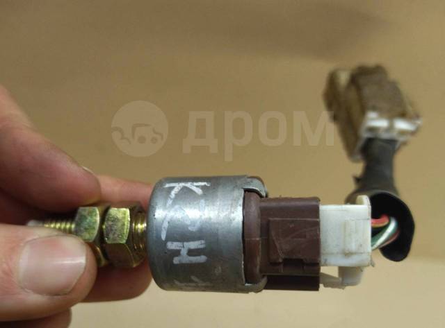 Купить Концевик под педаль тормоза Toyota Hiace [8434032090] в ...