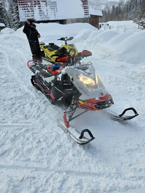 BRP Ski-Doo Summit X with Expert Package. ,  ,   