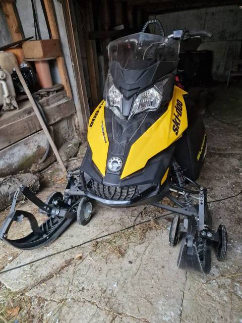 BRP Ski-Doo Summit X. ,  ,   