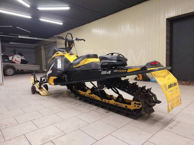 BRP Ski-Doo Summit. ,  ,   