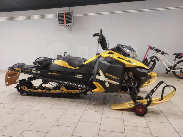 BRP Ski-Doo Summit. ,  ,   