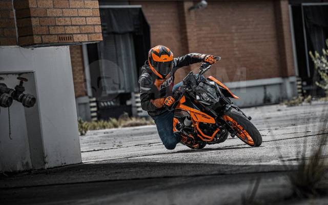 KTM Duke 390 байкер