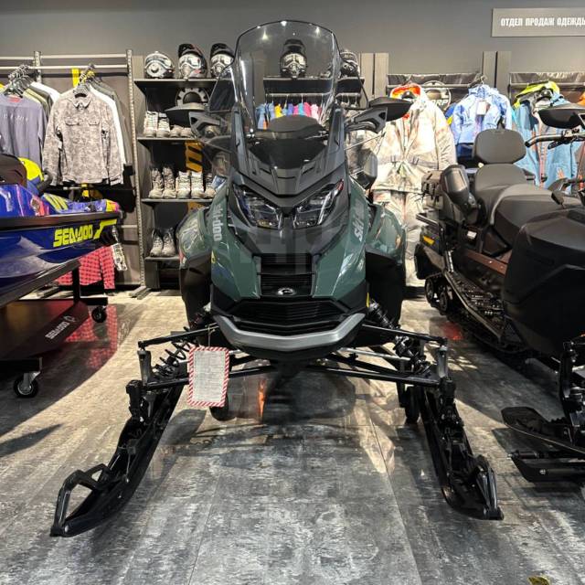 BRP Ski-Doo Grand Touring SE.   