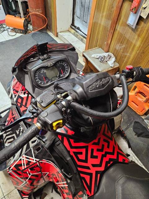 BRP Ski-Doo MXZ Renegade. ,  ,   