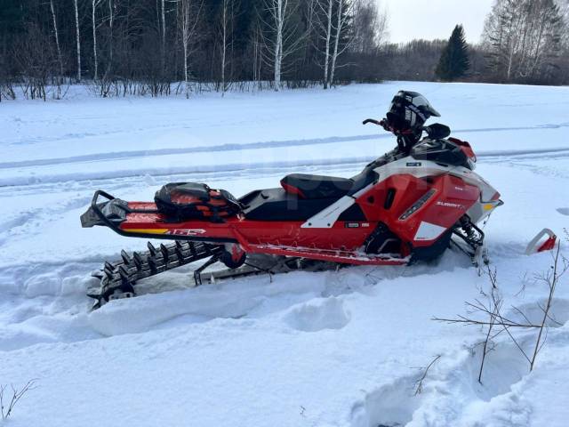 BRP Ski-Doo Summit X with Expert Package. ,  ,   