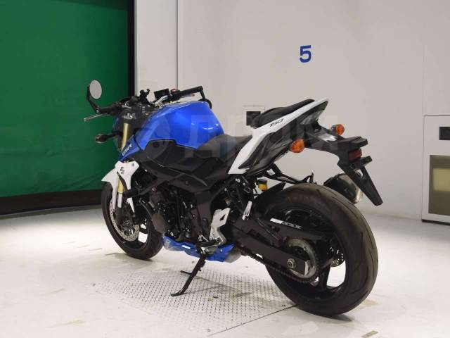 Suzuki GSR 750. 750. ., , ,  .     