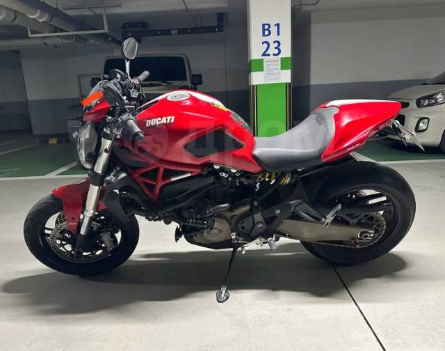 Ducati Monster. 821. ., , ,  .     