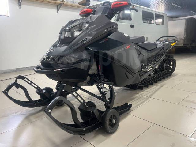 BRP Ski-Doo Summit. ,  ,   