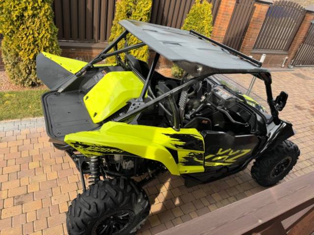 Yamaha YXZ 1000R. ,  \,   