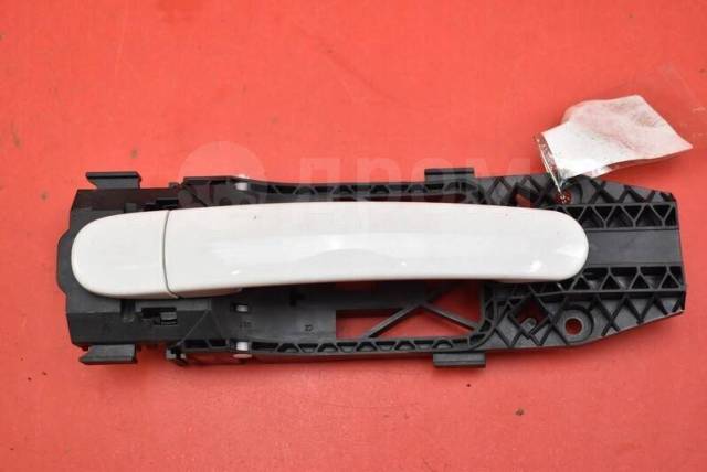 Купить Ручка наружная двери передней правой Skoda Rapid 5N0837885H в ...