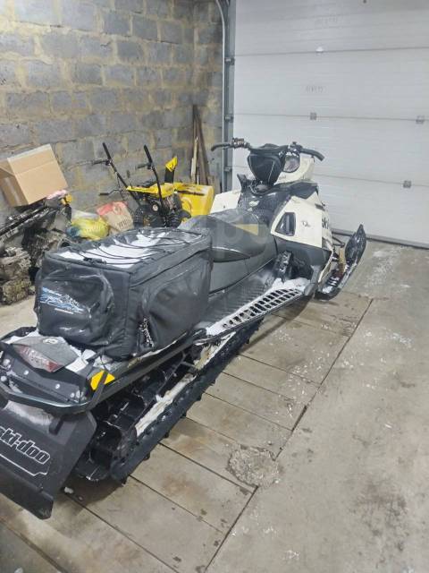 BRP Ski-Doo Summit. ,   