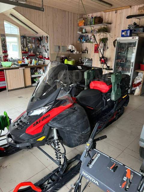 BRP Ski-Doo Expedition SE. ,  ,   