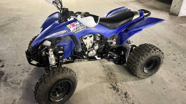 Yamaha YFZ 450. ,  \,   