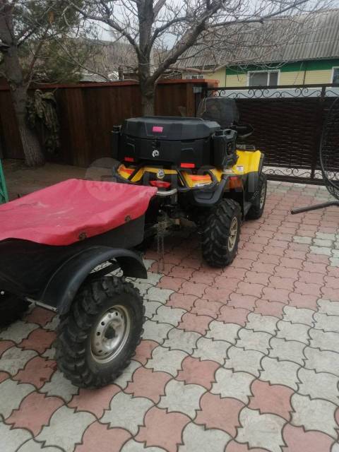 BRP Can-Am Outlander 800. ,  \,   