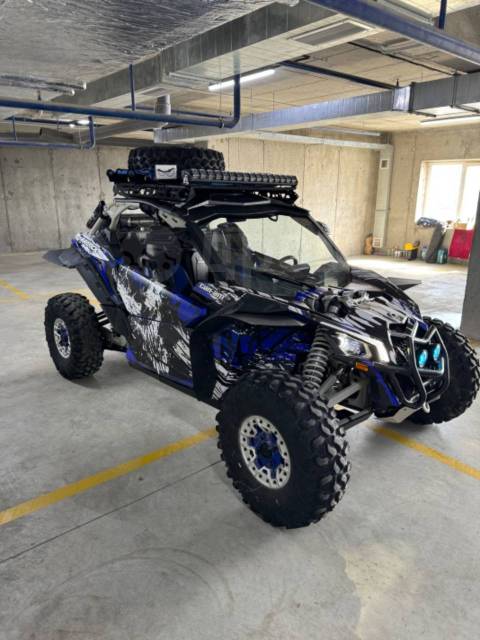 BRP Can-Am Maverick X RS Turbo RR SS. ,  \,   