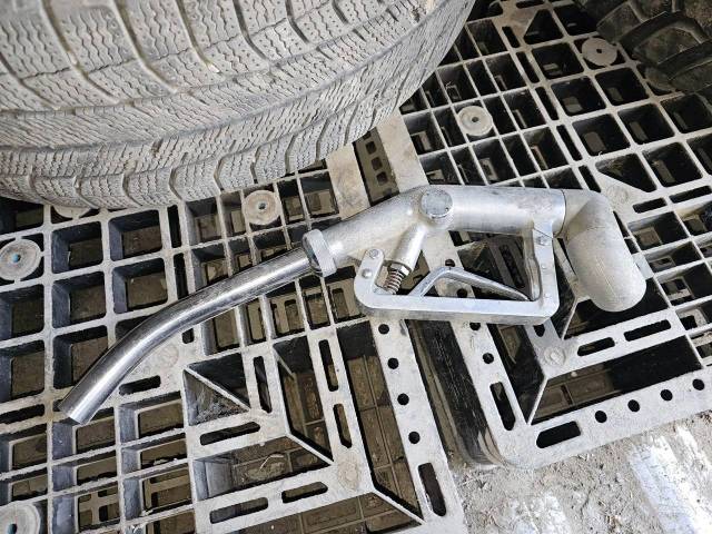 Заправочный пистолет на бензовоз, б/у, в наличии. Цена: 4 000₽ во ...