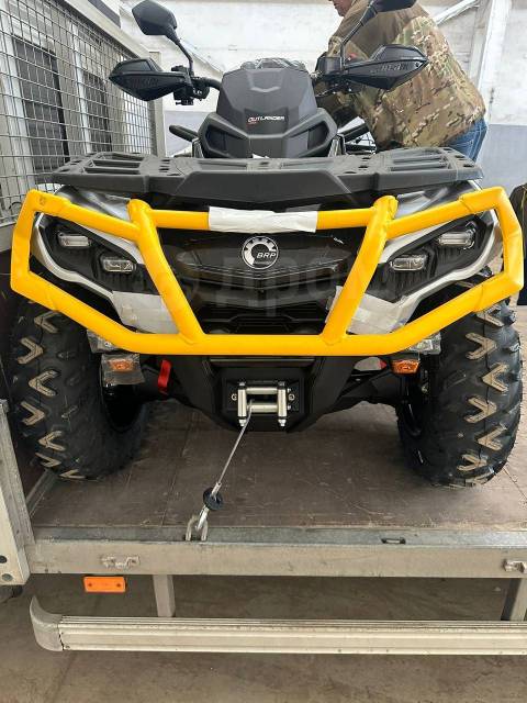 BRP Can-Am Outlander Max 1000R Limited. ,  \,   