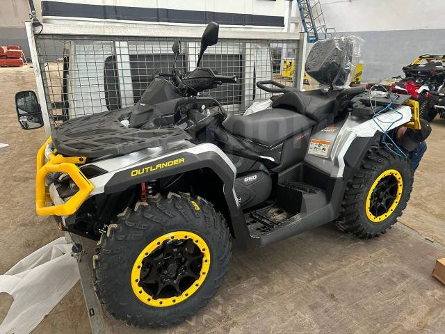 BRP Can-Am Outlander Max 1000R Limited. ,  \,   