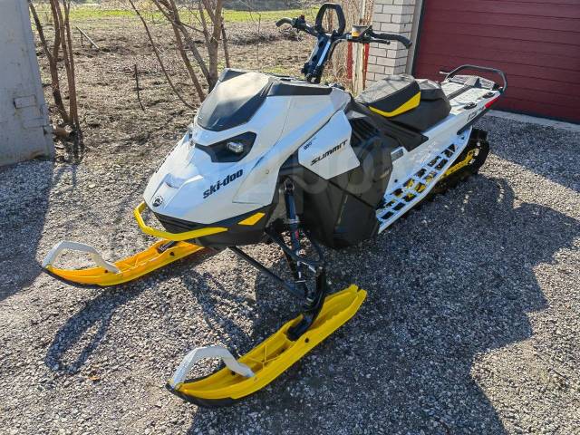 BRP Ski-Doo Summit. ,  ,   