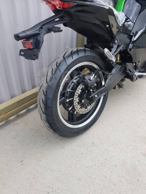 Kawasaki Z 1000. ,  ,   