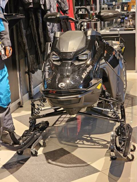 BRP Ski-Doo Summit X with Expert Package. ,  ,   