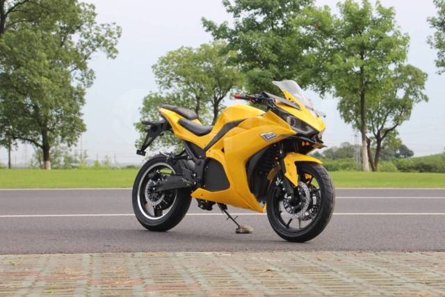 Yamaha YZF-R3. ,   